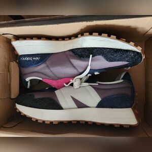 New Balance 327 Sneakers